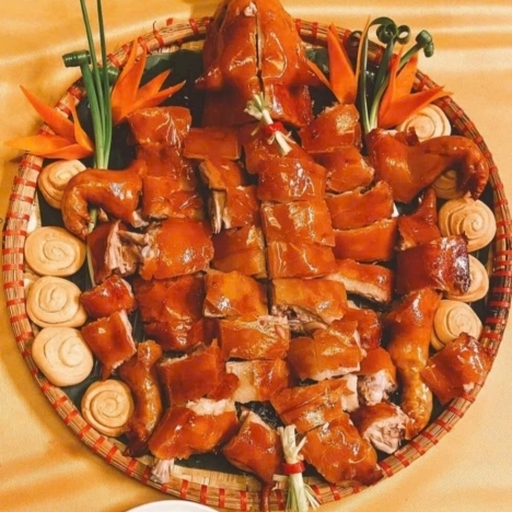 Heo sữa quay bánh bao chiên